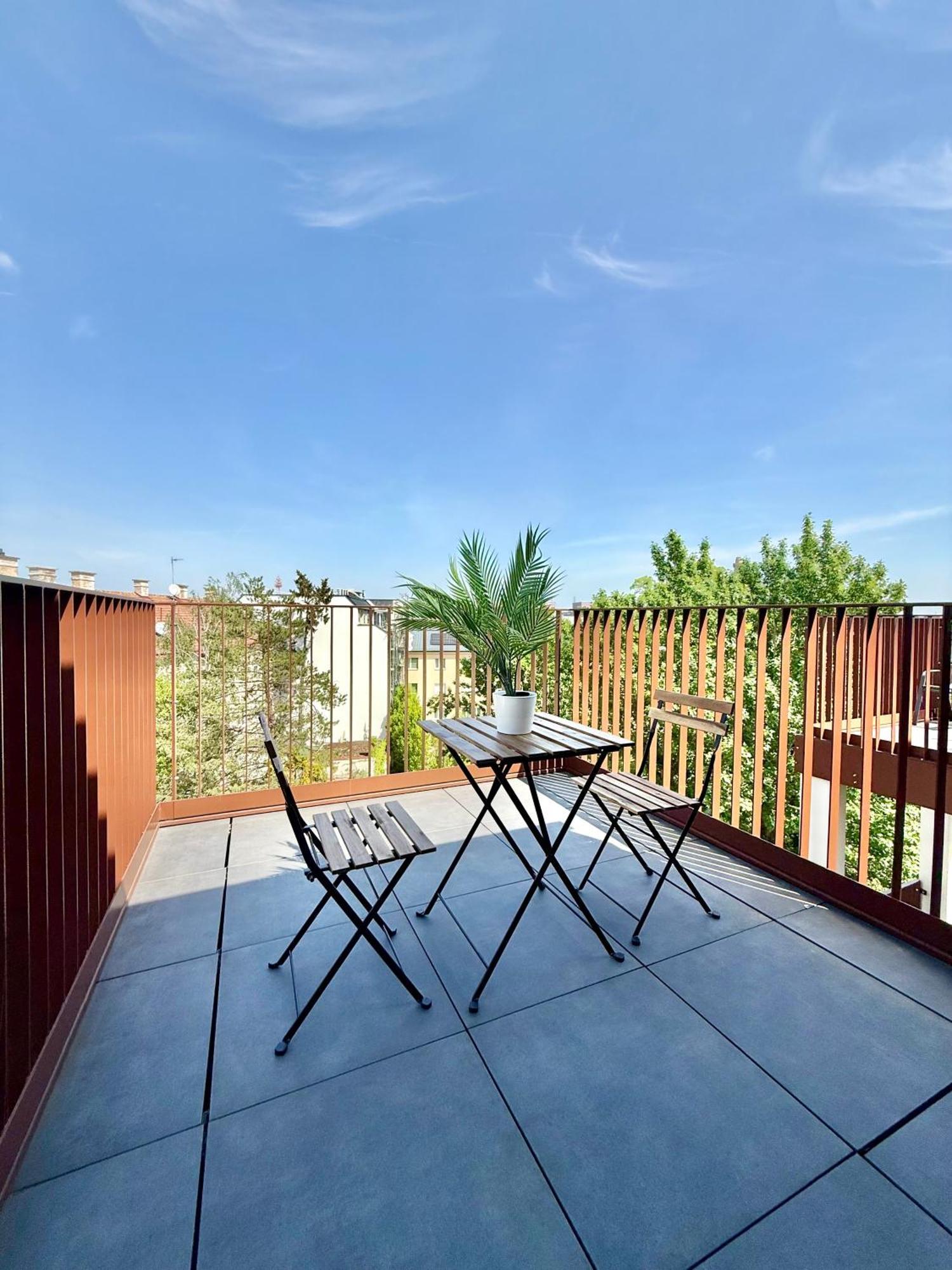 Penthouse Mit Parkplatz Und Balkon Appartement Vienne