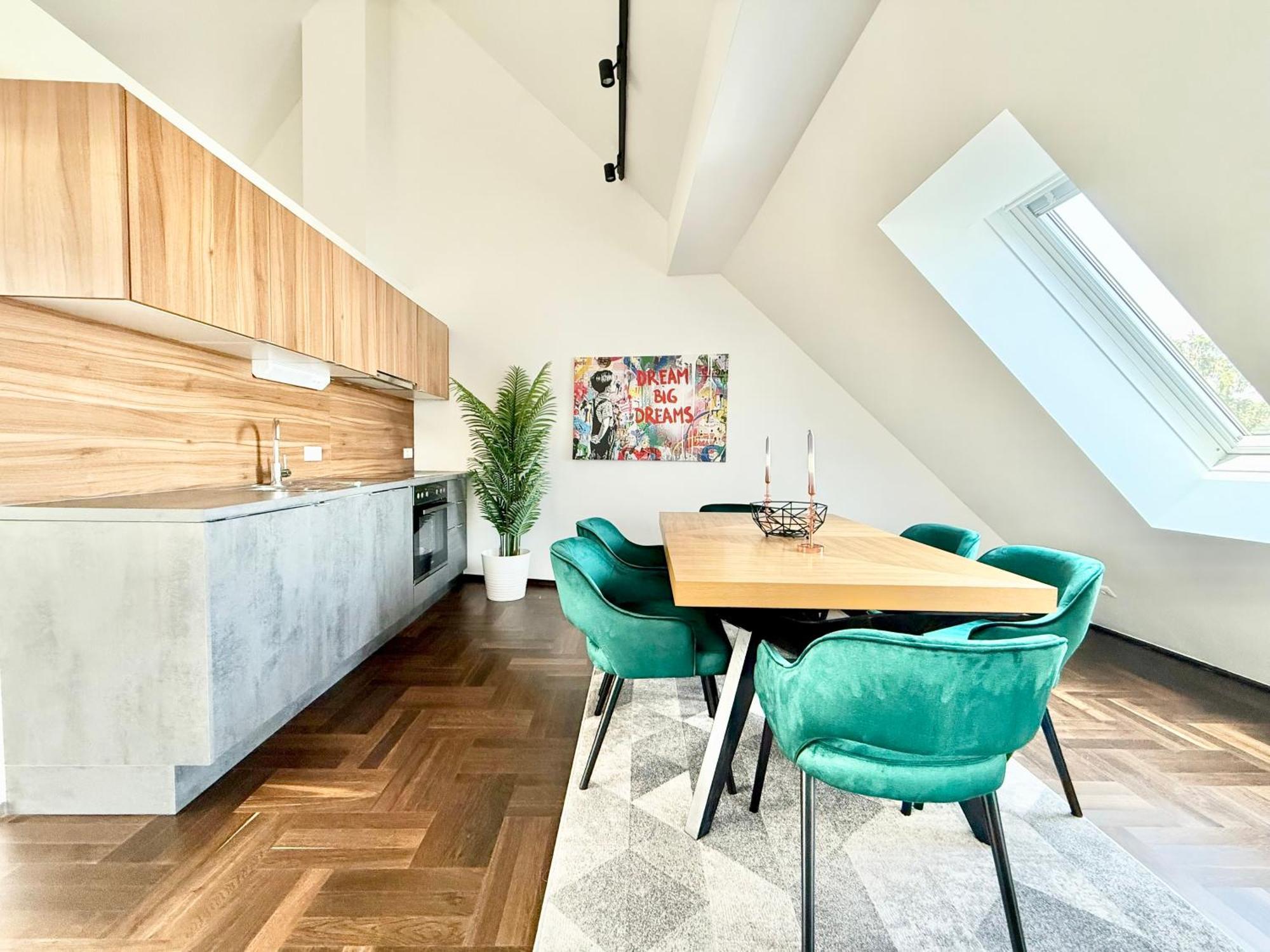 Apartment Penthouse Mit Parkplatz Und Balkon Vienna
