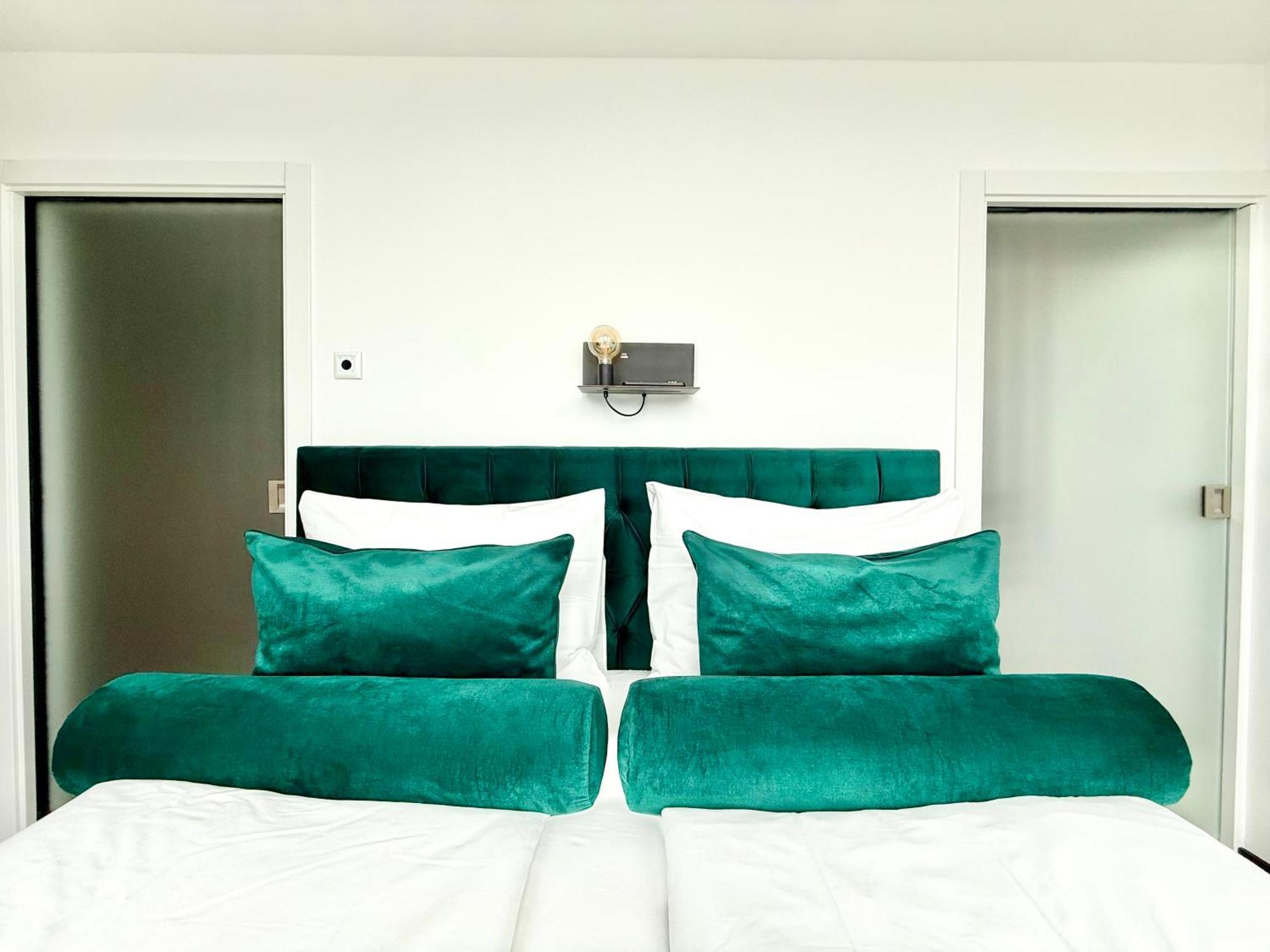Penthouse Mit Parkplatz Und Balkon * Vienne